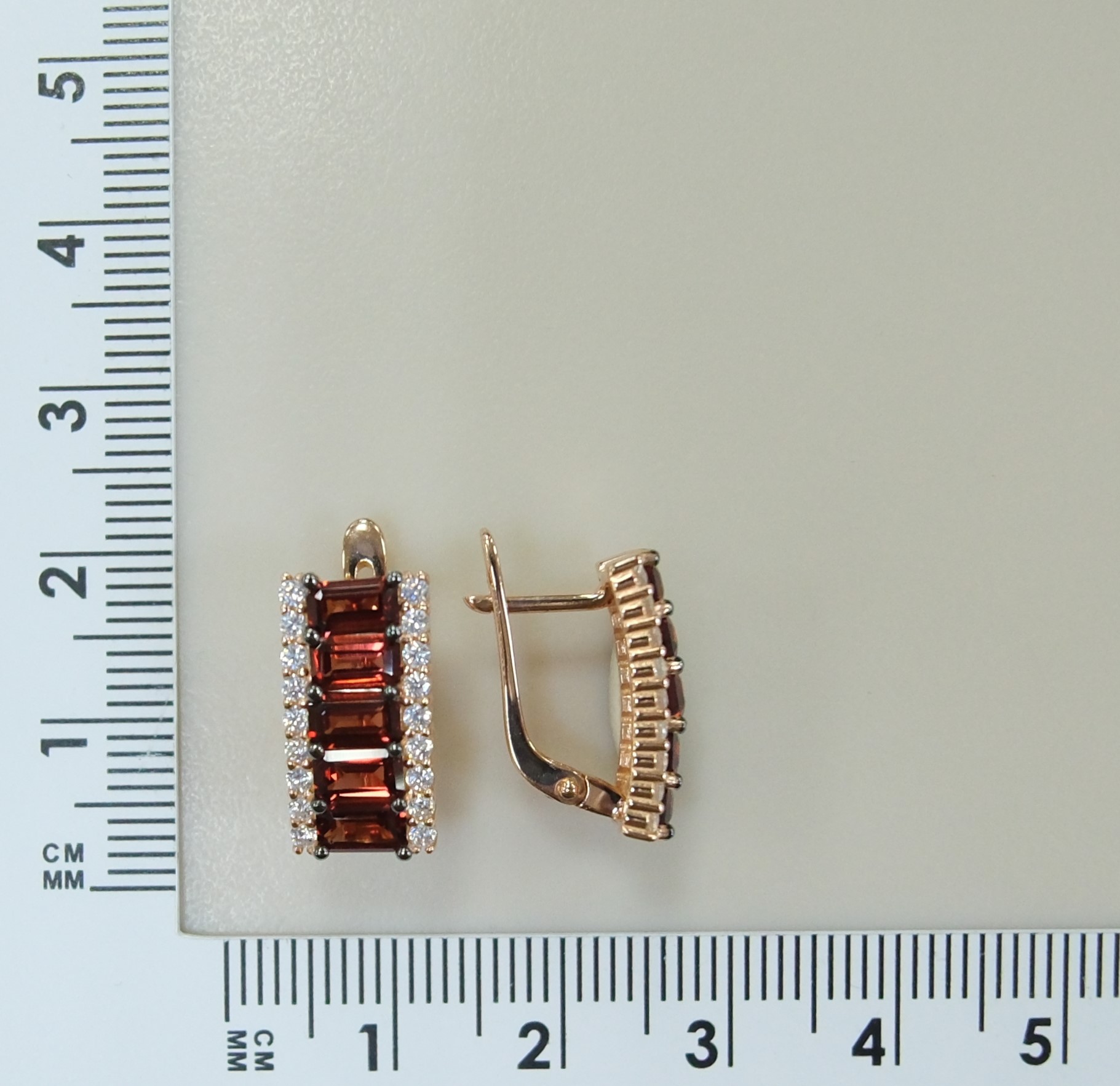 Серебряные серьги с гранатами